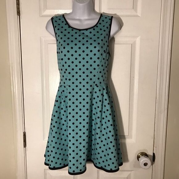 Forever 21 Dresses & Skirts - Forever 21 Size M Adorable Dress!